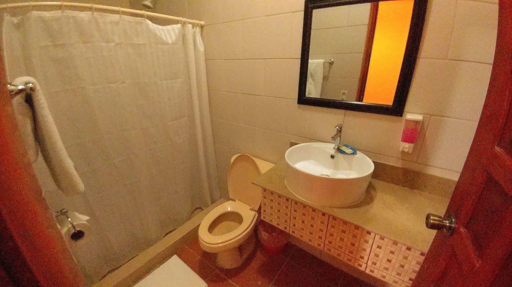 Hotel El Internacional Granada Bagian luar foto
